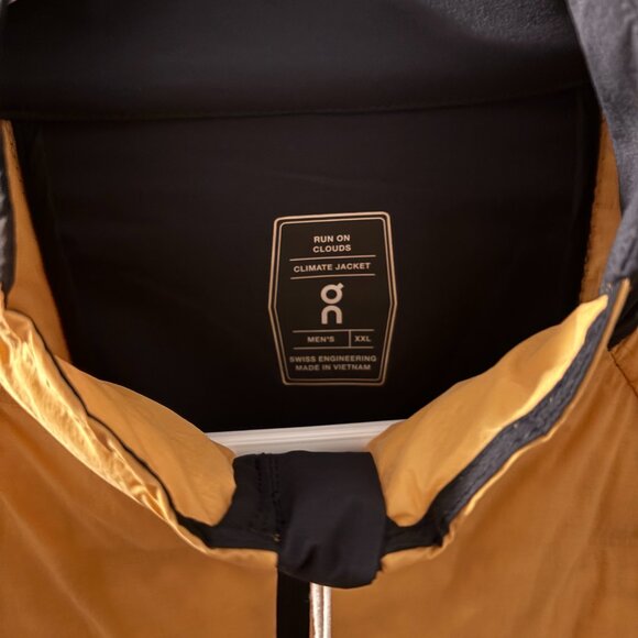 LAST ONE LEFT! Pre-season pricing, On Running Climate Jacket🧥🧥 - Picture 6 of 7